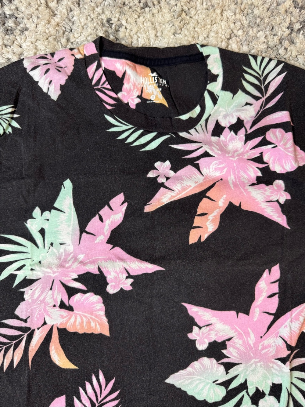 Hollister, Men's Black Floral Tropical Print Short Sleeve T-Shirt, X Large - Picture 4 of 5